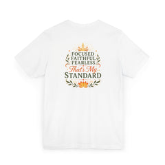 Camiseta de empoderamiento inspirador — "Creciendo en silencio, brillando en paz, ganando con audacia"
