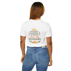 Camiseta de empoderamiento inspirador — "Creciendo en silencio, brillando en paz, ganando con audacia"